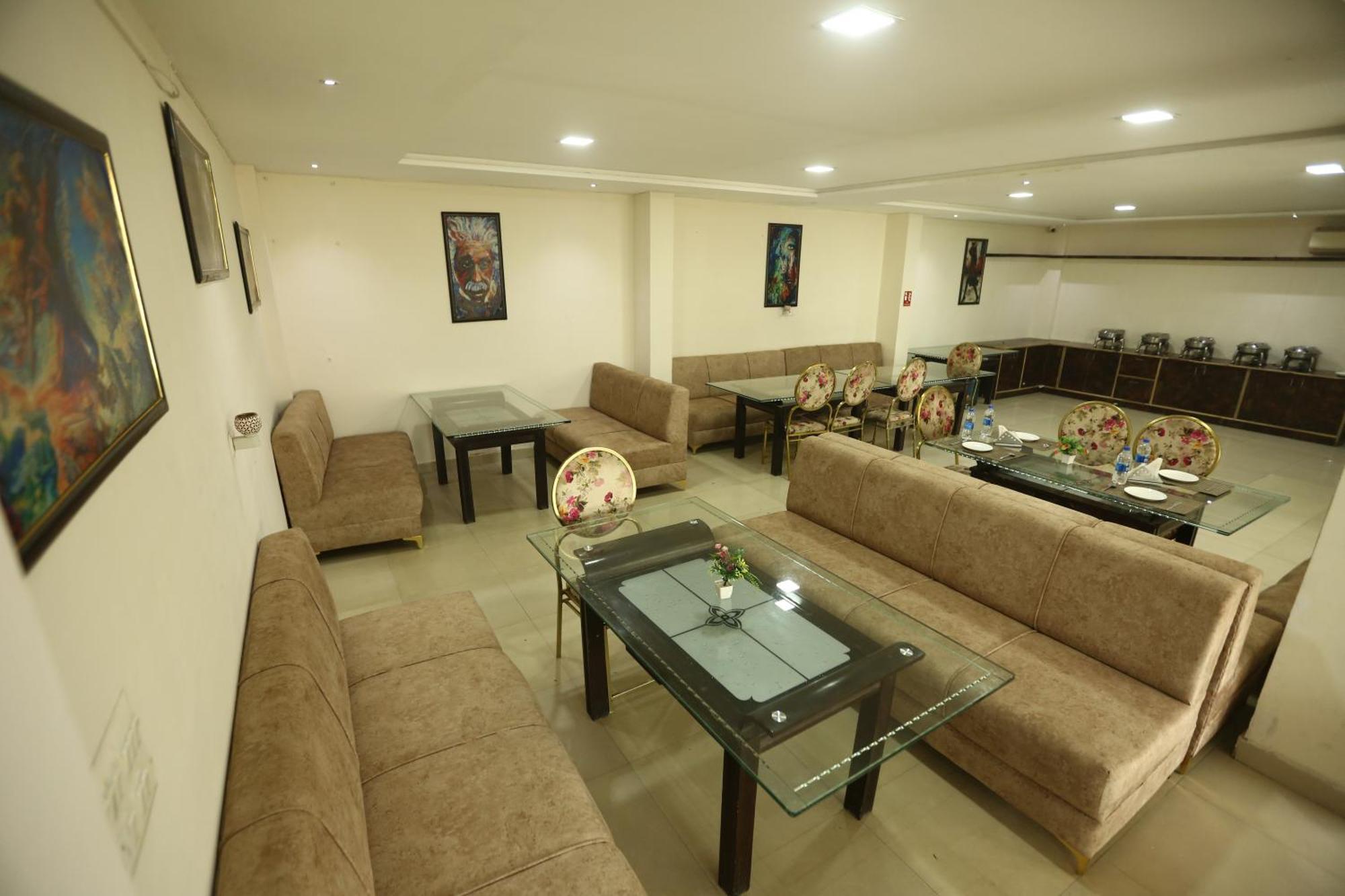 24 Hotel & Resort Agra  Eksteriør billede