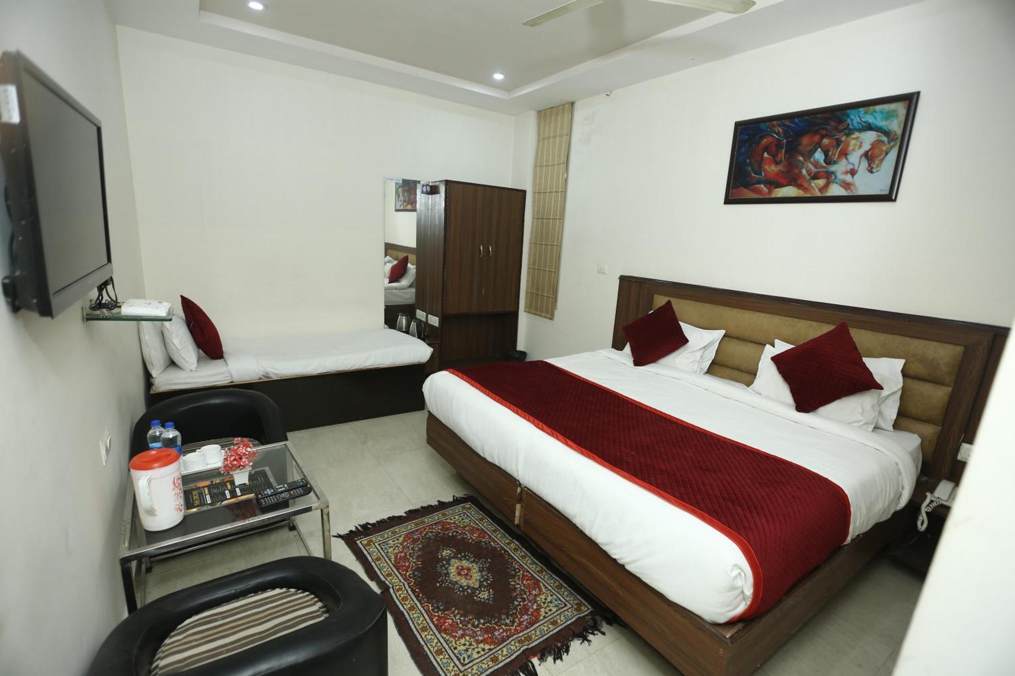 24 Hotel & Resort Agra  Eksteriør billede