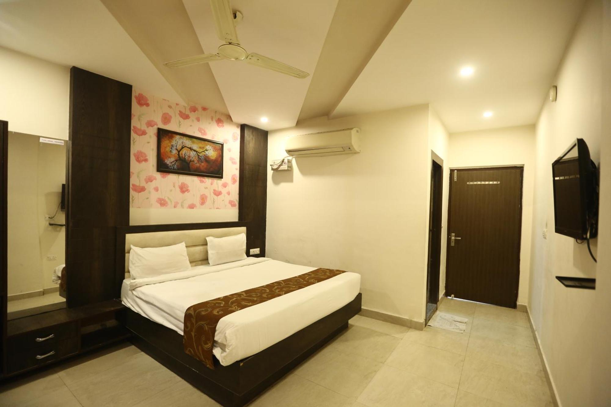 24 Hotel & Resort Agra  Eksteriør billede