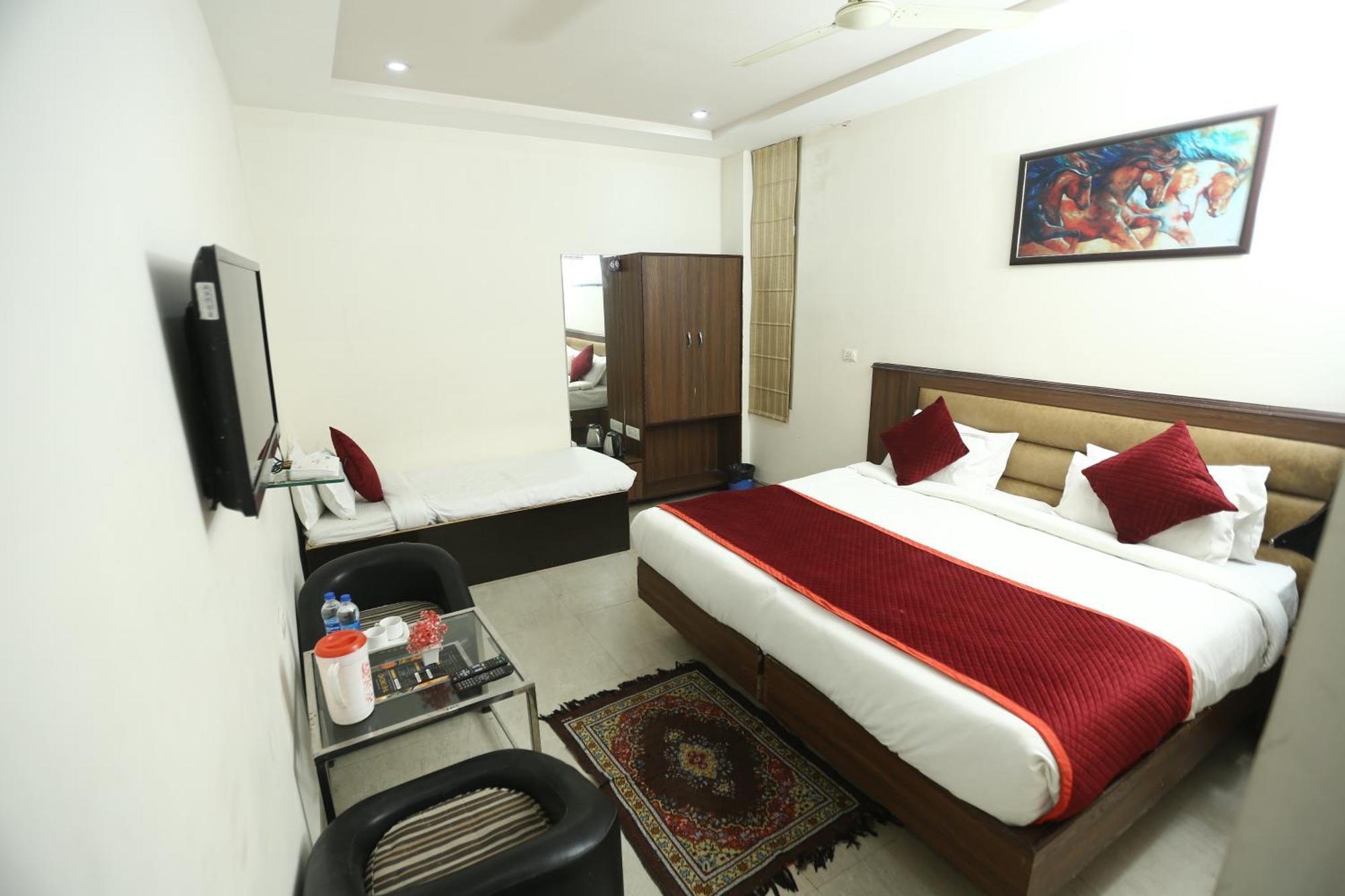 24 Hotel & Resort Agra  Eksteriør billede